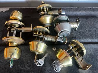 DEADBOLTS AND DOOR KNOBS