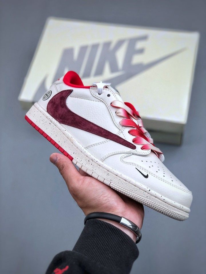 Travis Scott x Fragment Design x Air Jordan 1  Low OG SP AJ1