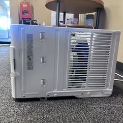 Frigidaire 550-sq ft Window Air Conditioner with Remote 115-Volt, 12000-BTU Wi