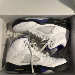 Jordan 5 Retro – White/dark Concorde Black colorway. Men’s Size 11