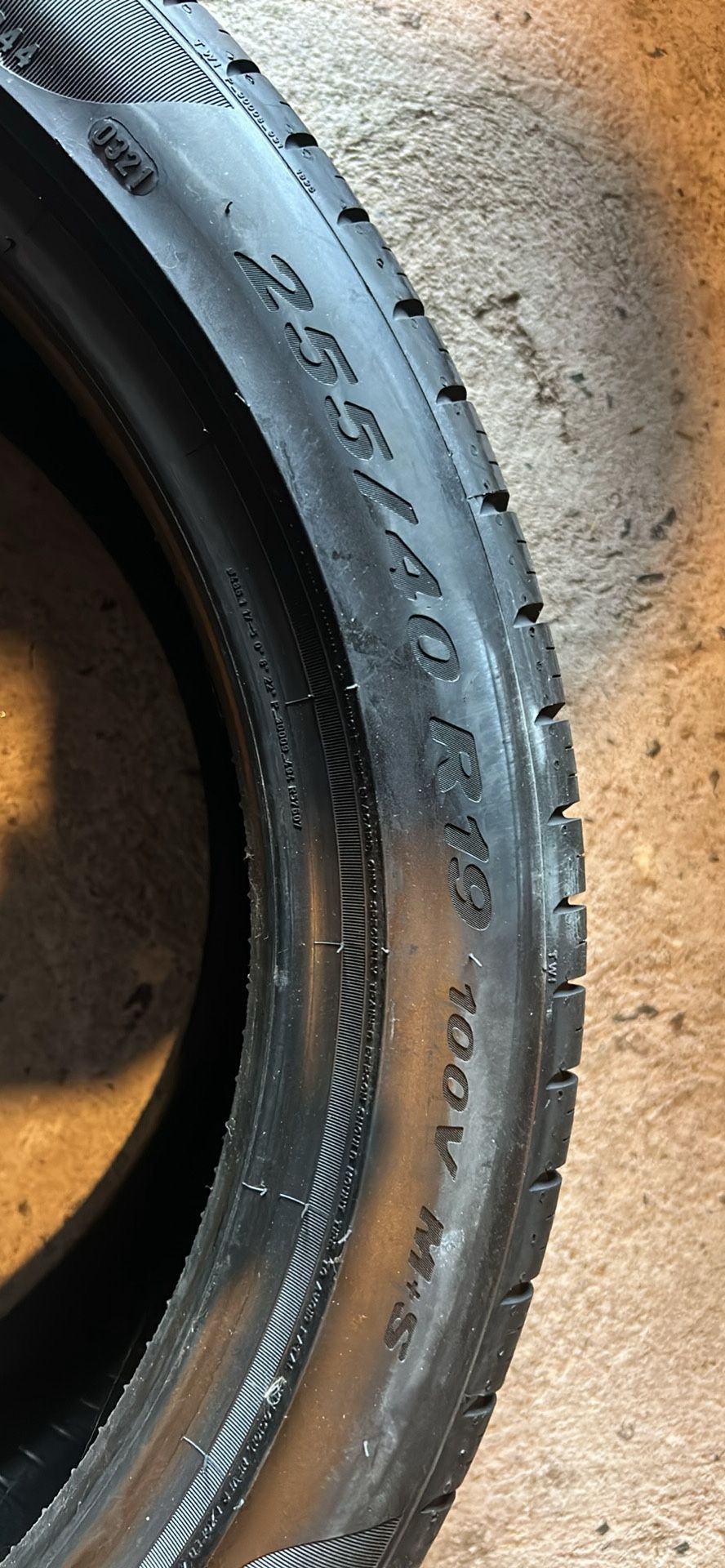 Pirelli P Zero All Season 255/40 R19 100V