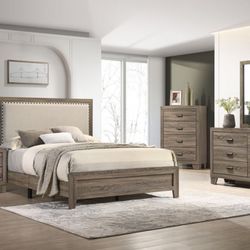 Elegant Wood Designed 4pc Queen Bedroom Set 
