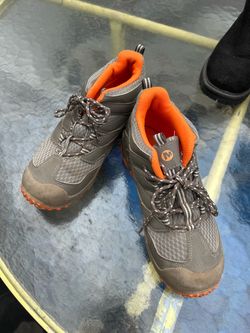 Merrill’s sz: 4. $8.00. Chino, ca