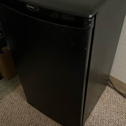 Potable  Fridge Black