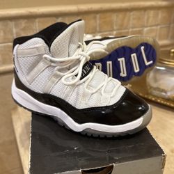 NIKE AIR JORDAN 11 RETRO PS WHITE BLACK DARK CONCORD SZ 12c 378039-107