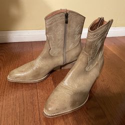 Women’s Size 10 Cowgirl Short Bootie