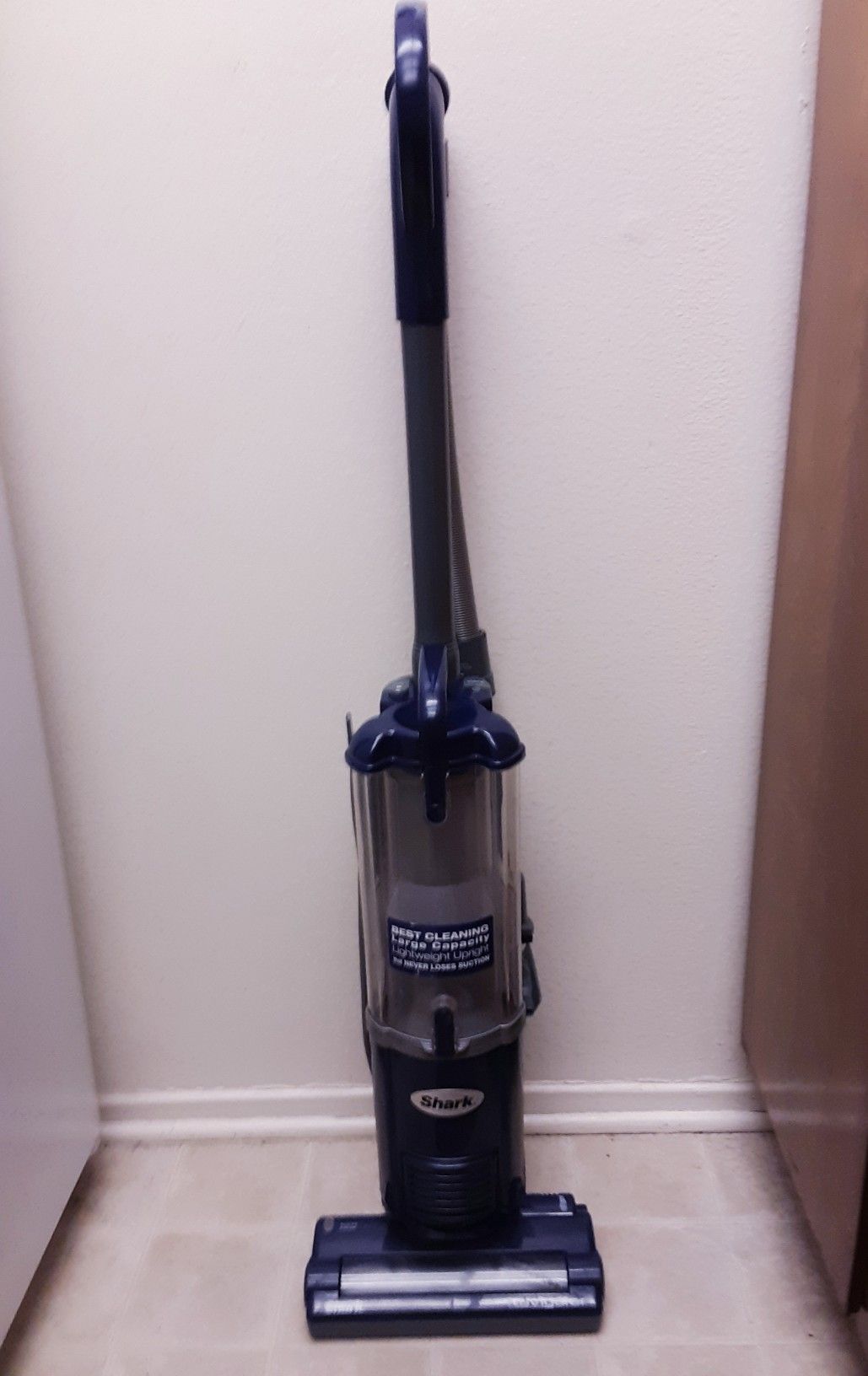 Shark Navigator Light Bagless Upright Vacuum NV105 for Sale in Lakewood, CA OfferUp