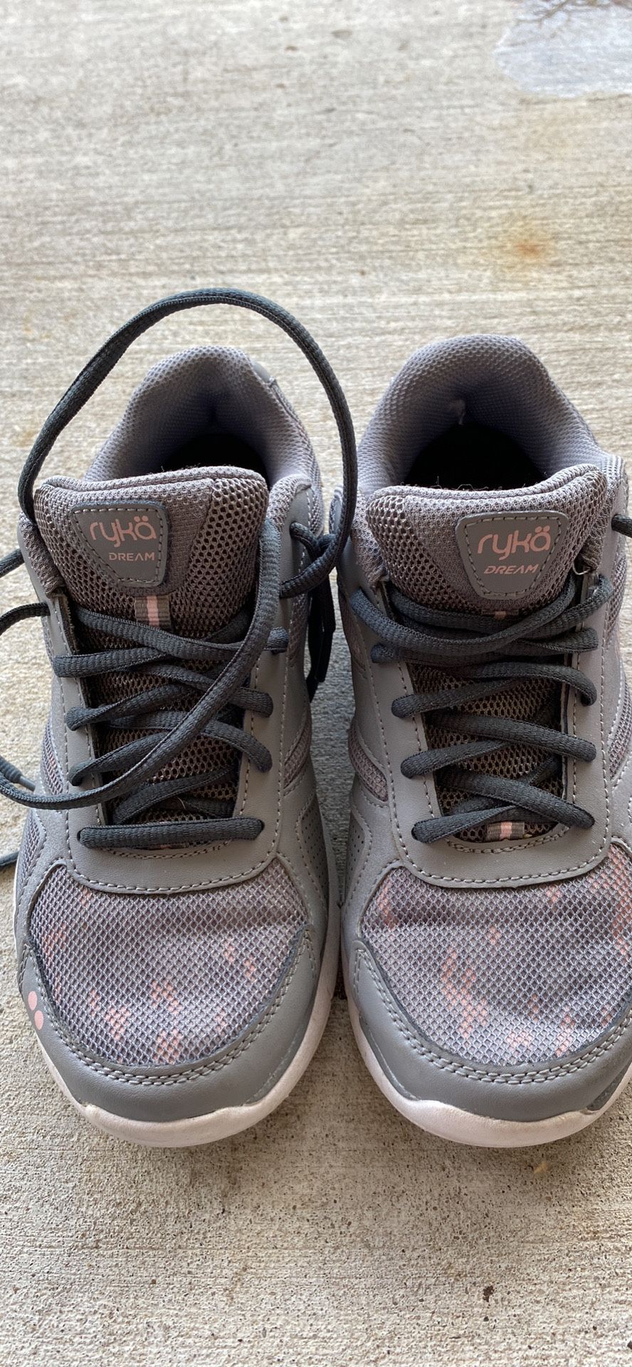 Women’s Size 7 Shoes 5.00 A Pair