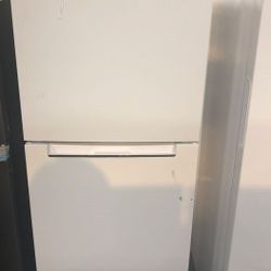 Magic Chef Top Freezer Refrigerator