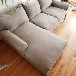 Gray sectional L Shape sofa couch with chaise • Comfortable Deep Feather And Down Memory Foam Cushions • Excellent Condition 