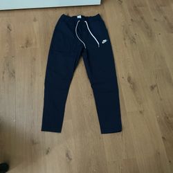 Nike woven tapered leg pants
