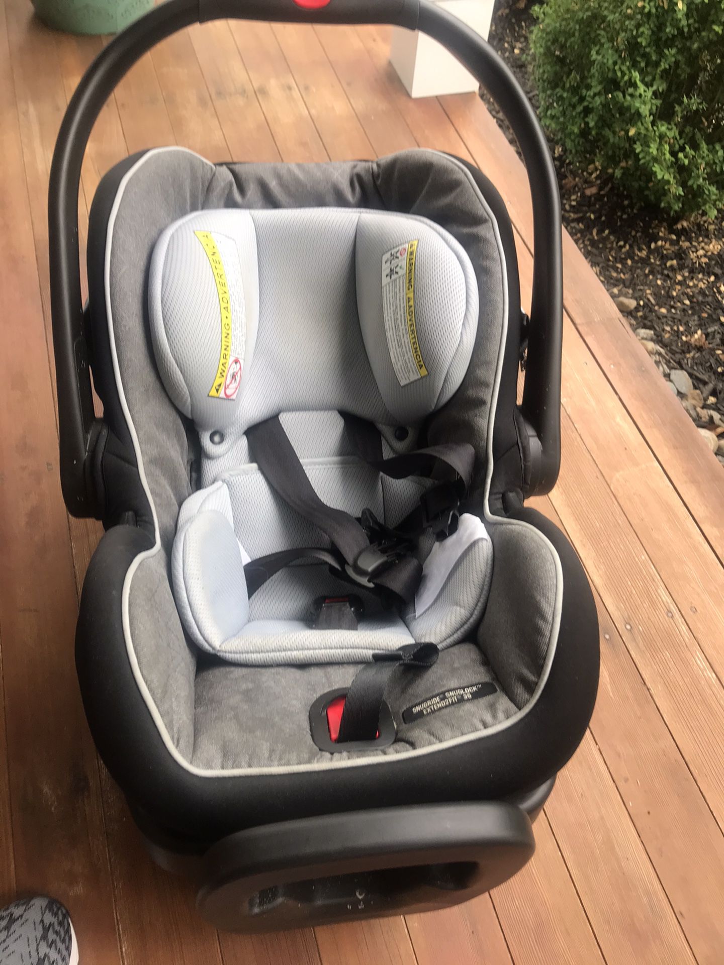Snugride 35 graco baby car seat