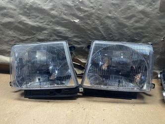 OH17 FOR 97 -00 TACOMA 2WD HEADLIGHT HEADLAMP W/BULB SET