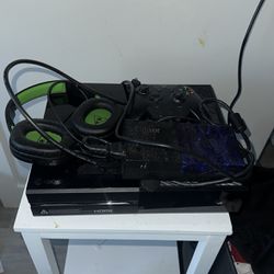 Xbox 1 For Sale! Includes Charging Cord, HDMI Cord, Controller, And Headset
