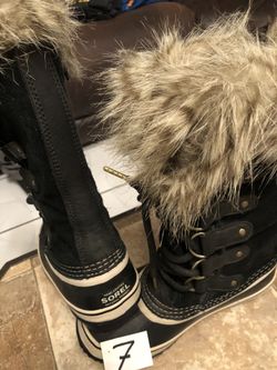 WOMENS SNOW BOOTS SIZE 7 