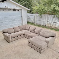 FREE DELIVERY 🚚 Ashley Furniture Gray Fabric Sectional Sofa with Chaise couch sofa 