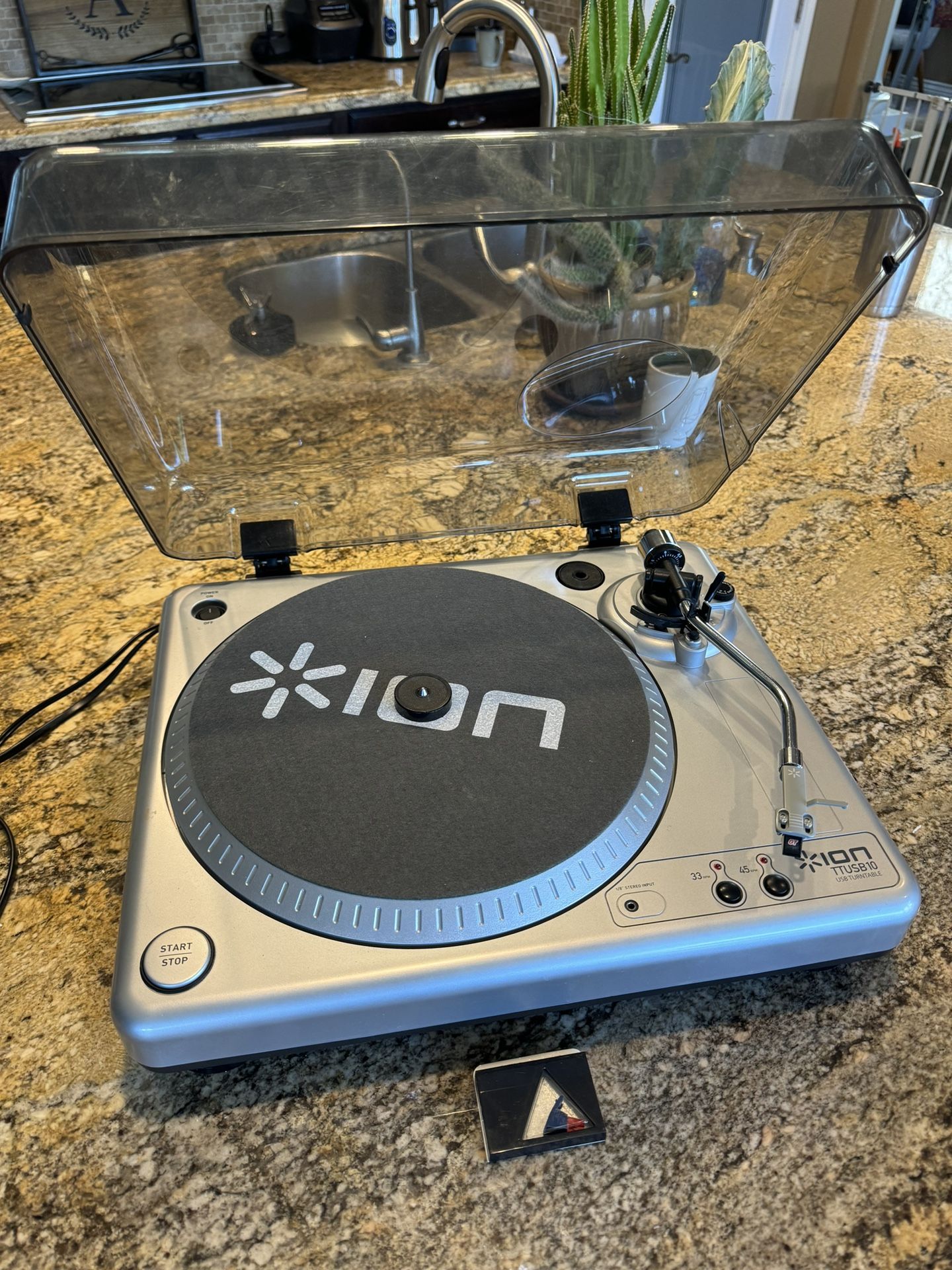 ION TTUSB10 USB Turntable Vinyl Premium Digital LP Conversion System