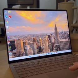 Laptop 💻 like new 🆕 512GB