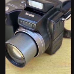  Kodak EasyShare Z7590 5.0MP 10x Zoom Digital Camera W Charger/Battery TESTED