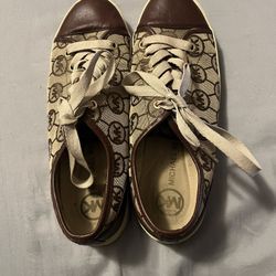 Michael Kohrs Tie Flats. Size 8