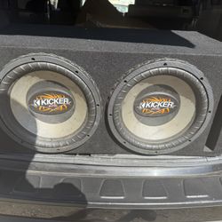 2 12’ Dual Kickers Crv With Box