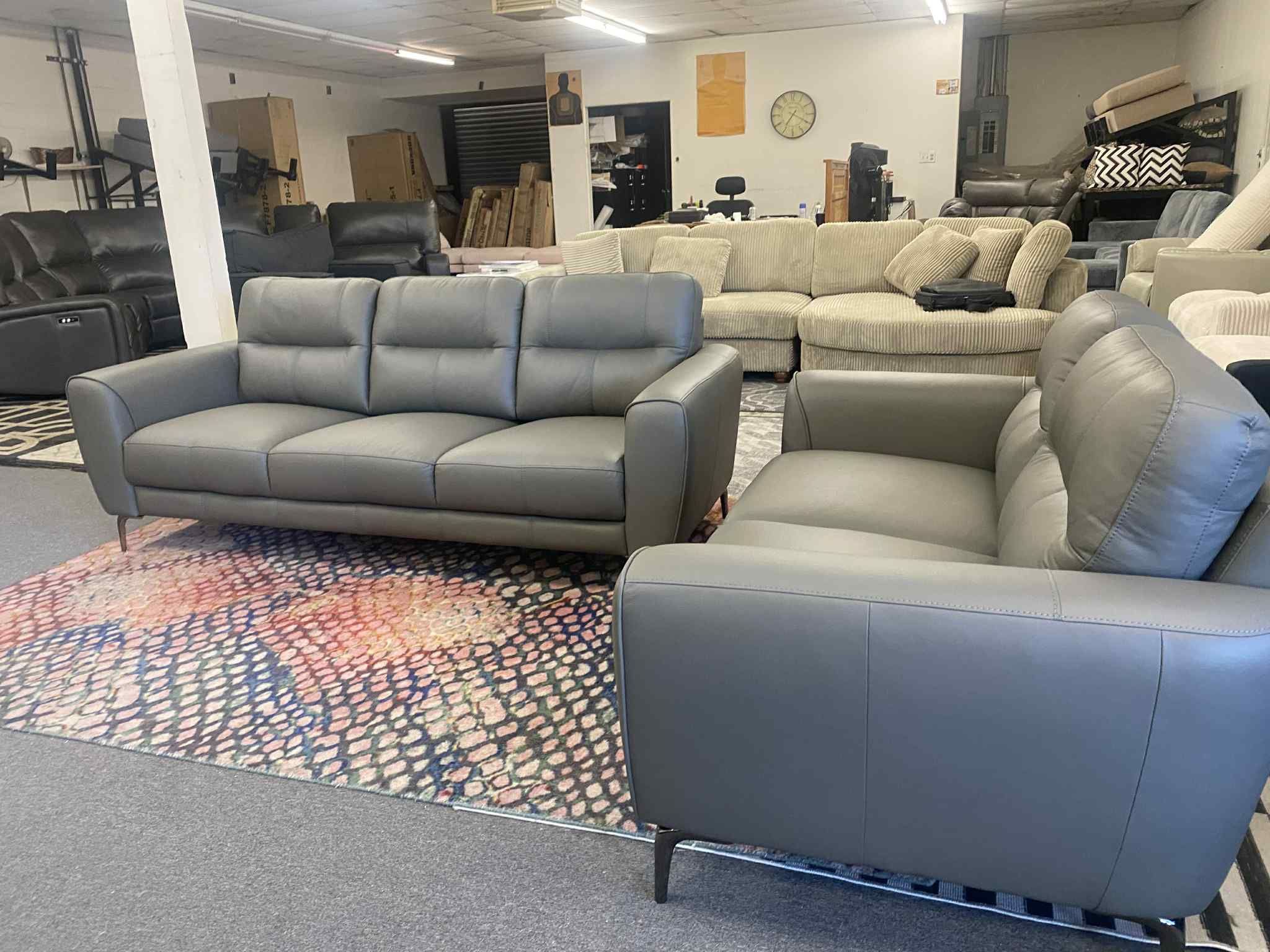 New Top Grain Genuine Leather Couch and Loveseat! Includes Free Delivery 🚚!