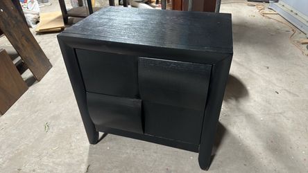 AUPER BEQUTIFUL AOLID WOOD NIGHSTAND