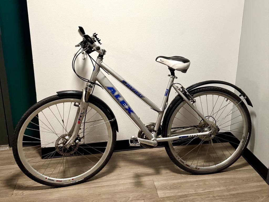 Alex women’s hybrid mountain/ road bike - Belltown