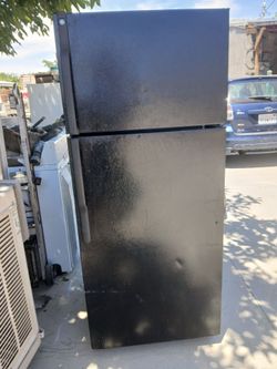 18 cu ft GE black fridge w delivery