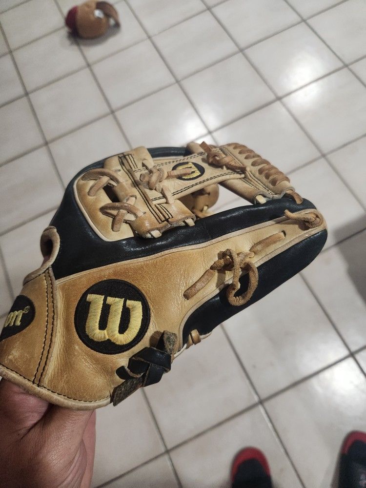 A2000 Middle Infield Glove