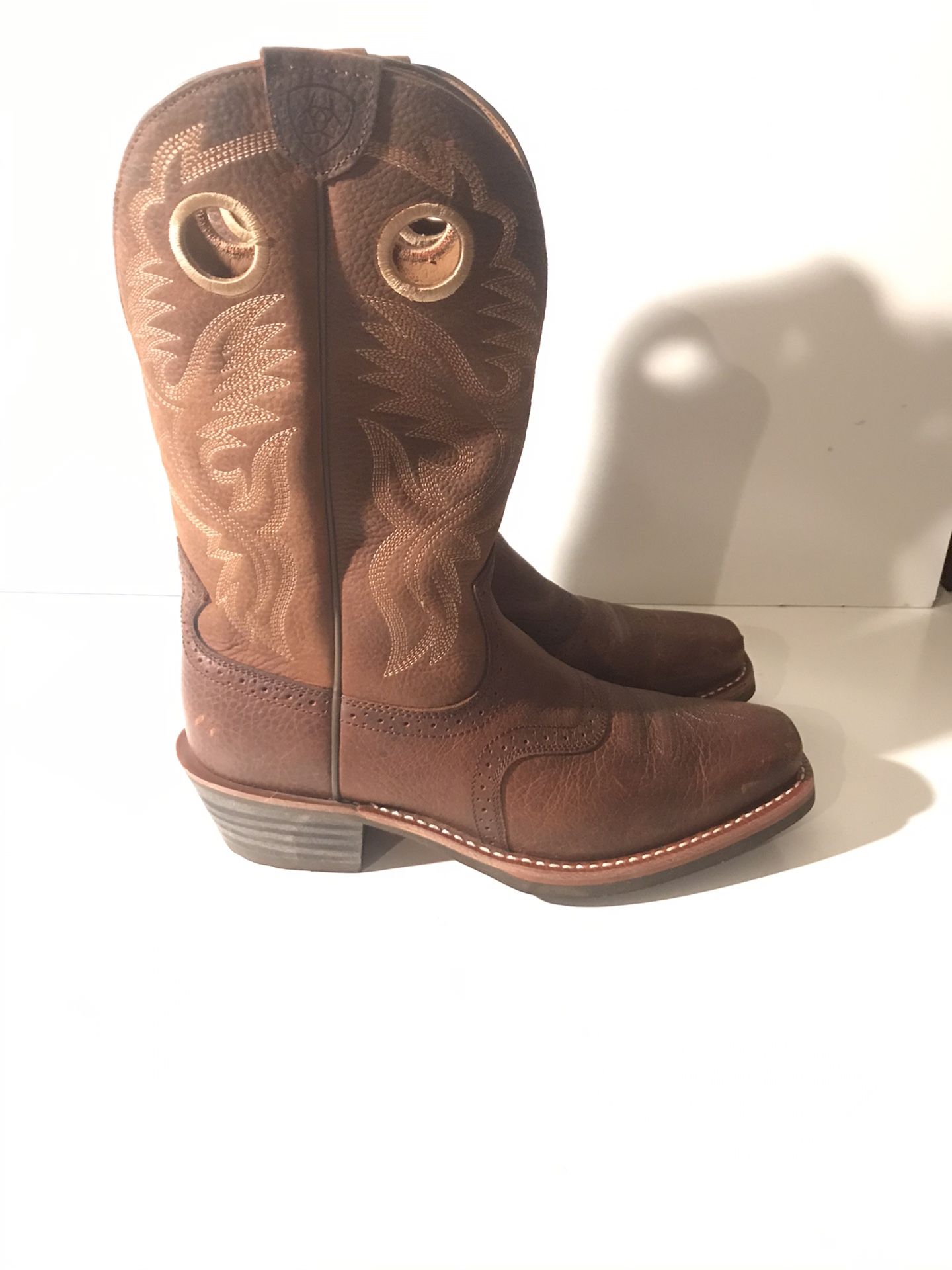 Men’s 9.5 EE Ariat Heritage Roughstock cowboy boots for Sale in