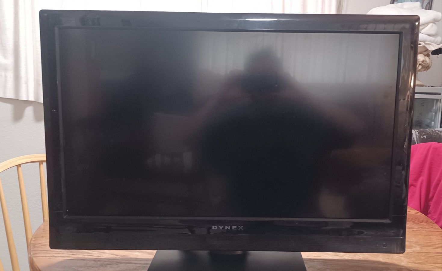 32 DYNEX LED TV (No Remote)