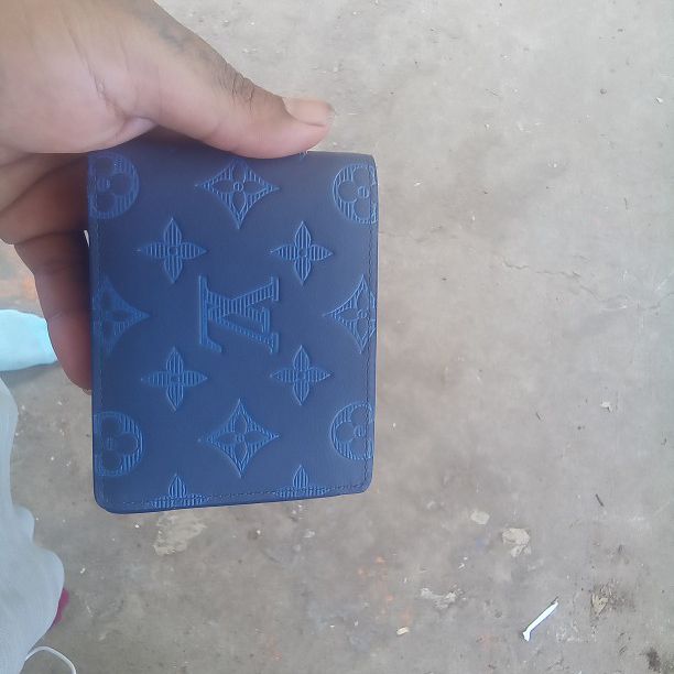 Louis Vuitton Men's Wallet With Box for Sale in Fort Worth, TX - OfferUp