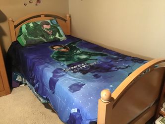 Green Lantern Super Hero Kids twin Sheet Set AND Comforter AND Green Lantern Plush!