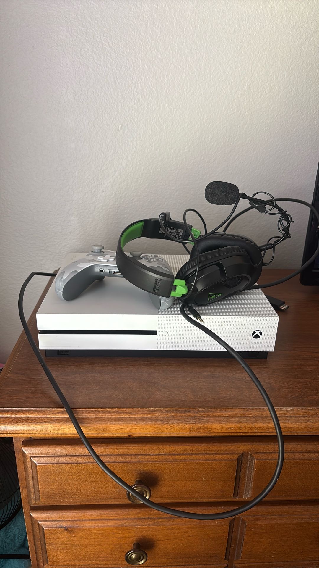 Xbox One With Head Set And Remote Controller