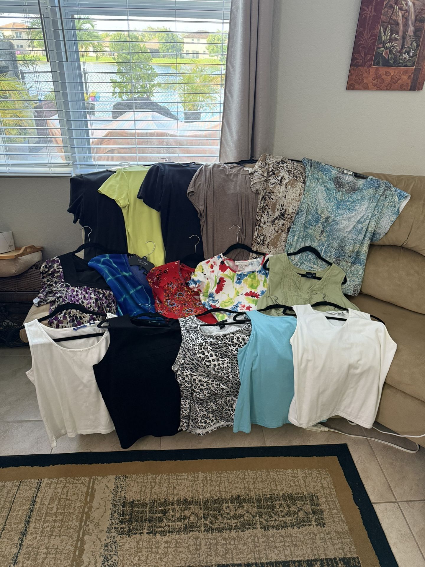 16 Women’s Tops - X-Large