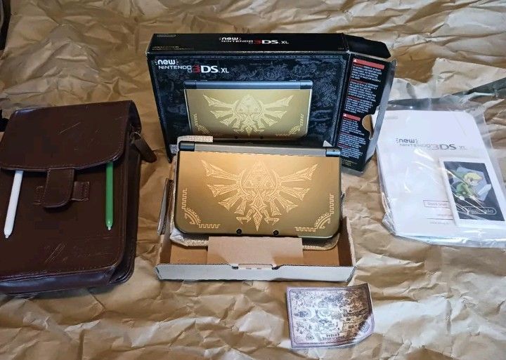 3ds XL Handheld System Hyrule Gold Edition