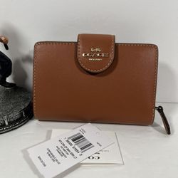 Coach Medium Corner Zip Wallet In Leather/Gold/Tan  NWT