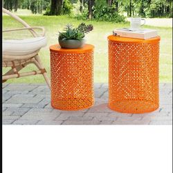 This set of 2 stools