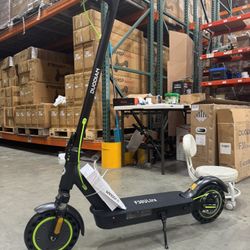 Front and rear shock-absorbing electric scooters