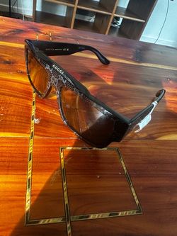 GUCCI SHADES- BRAND NEW W/ CASE