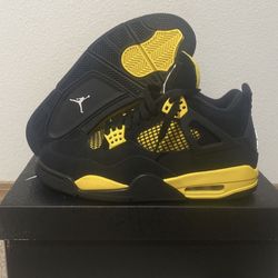 Jordan 4 Thunders (Size 8)