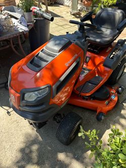 Riding lawnmower