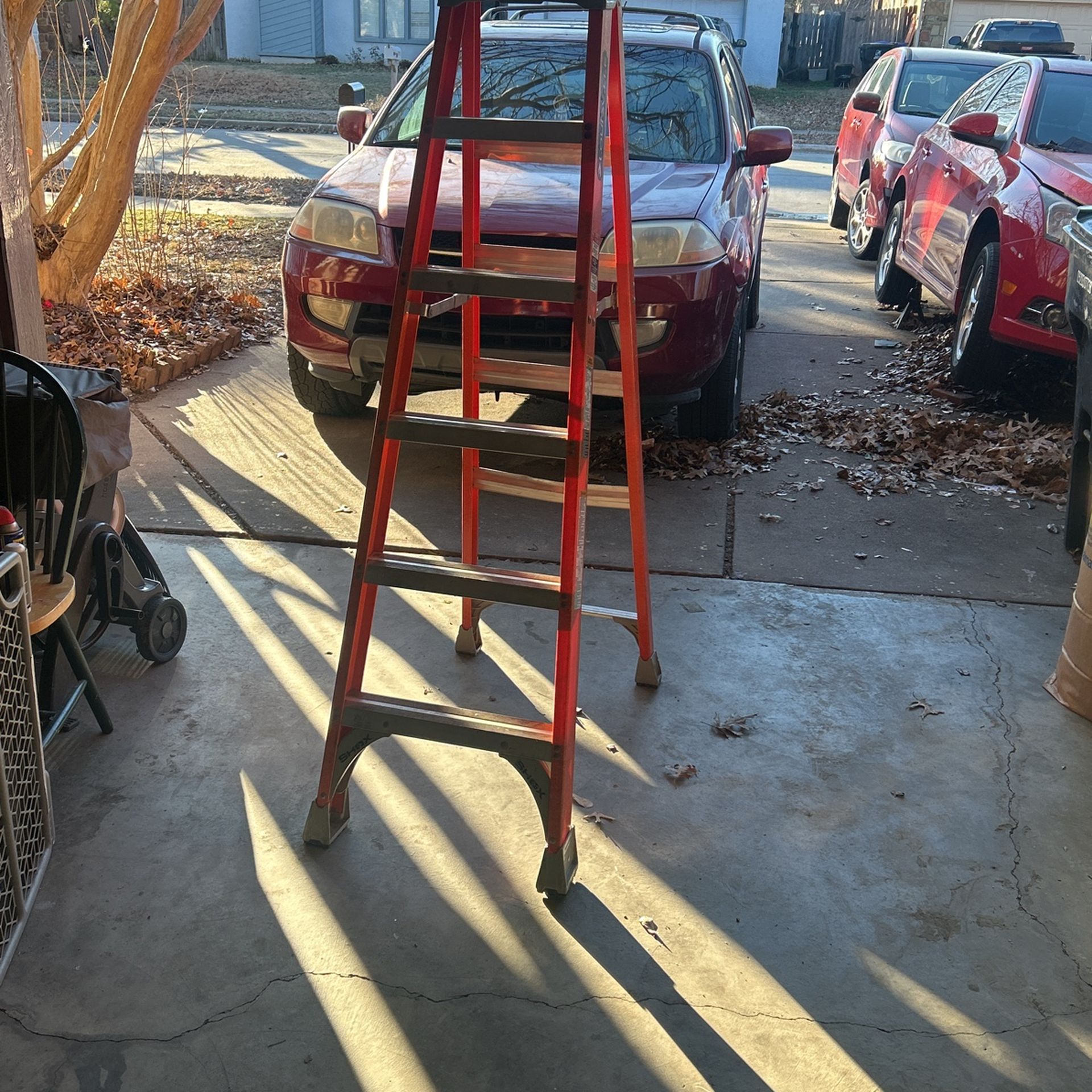 Louisville 6 foot step ladder 300 pound rated