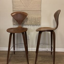 Beautiful Modern Barstool Set