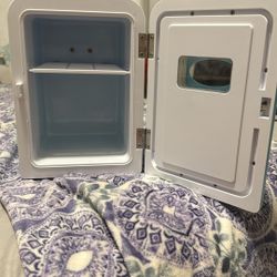 Frigidaire Mini Frigde