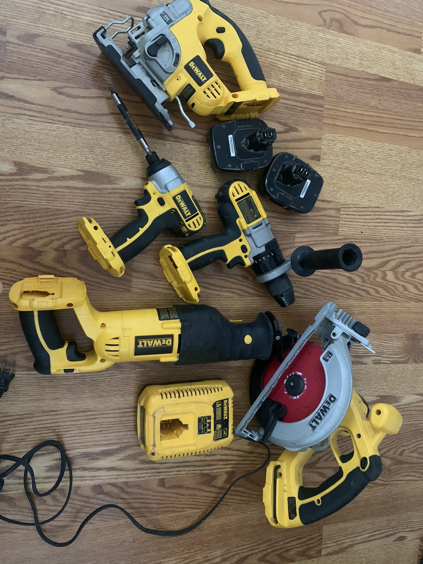 DeWALT tools drills drill hammer drill saw batteries chargers 