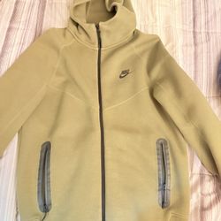 Men’s Olive Green Nike tech 