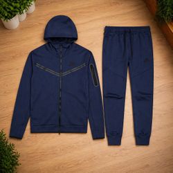 Nike Men's Navy Blue Joggers Set (Size M)