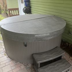 Free Plug In Hot Tub Pending Pick Up